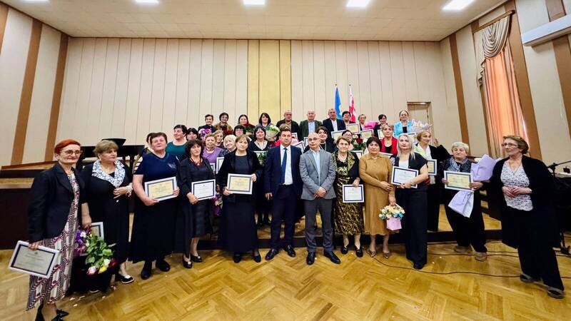 სამტრედიაში ღვაწლმოსილი პედაგოგები დააჯილდოვეს