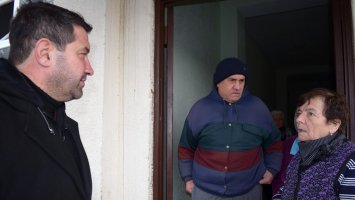 სამტრედიაში ოკუპირებულ ტერიტორიებიდან იძულებით გადაადგილებულ პირებთან ამანათები მიიტანეს