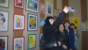სამტრედიის მუნიციპალიტეტის მერმა ხელოვნების დარგში მოღვაწე წალბატონები დაასაჩუქრა