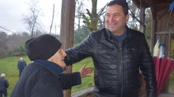 სამტრედიის მუნიციპალიტეტის მერიამ 300 ოჯახს საახალწლო ნობათი გადასცა