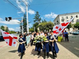 სამტრედიაში აგვისტოს ომში დაღუპულ გმირებს პატივი მიაგეს