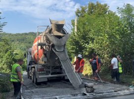 სამტრედიაში გამოჩინებულიდან ზანდოს მონასტრის მიმართულებით ბეტონის გზა იგება