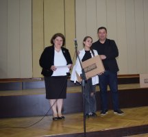სამტრედიაში წარჩინებულ მოსწავლეებს პორტაბელური კომპიუტერები გადაეცათ
