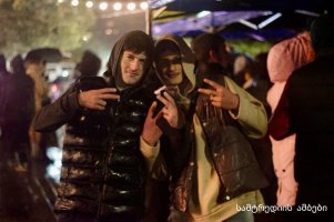 სამტრედიის   მთავარი ნაძვის ხე  საზეიმოდ აინთო