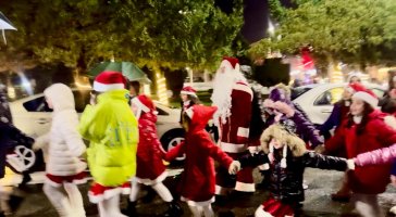 სამტრედიის   მთავარი ნაძვის ხე  საზეიმოდ აინთო