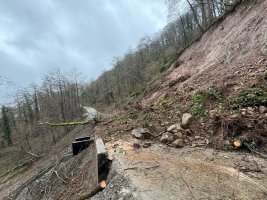 სამტრედიაში შესაბამისი ტექნიკის გამოყენებით მეწყერისაგან დაზიანებული ადგილების  გასუფთავების სამუშაოები მიმდინარეობს