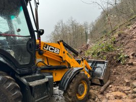სამტრედიაში შესაბამისი ტექნიკის გამოყენებით მეწყერისაგან დაზიანებული ადგილების  გასუფთავების სამუშაოები მიმდინარეობს