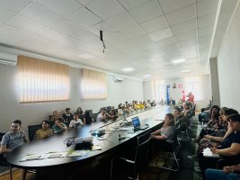 პირველად სამტრედიაში, მუნიციალიტის მერის, დავით ბახტაძის ინიციატივით საჯარო სკოლებს შორის, მყარი ნარჩენების გადამუშავების თემატიკაზე კონკურსი გაიმართა