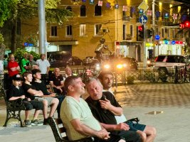 რეაბილიტირებული ,,მომავლის პარკი''  ღამით