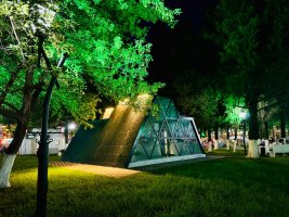 რეაბილიტირებული ,,მომავლის პარკი''  ღამით