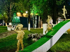 რეაბილიტირებული ,,მომავლის პარკი''  ღამით