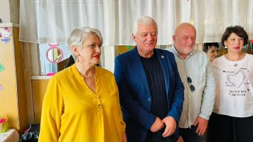 სამტრედიის მერმა ბავშვებსა და პედაგოგებს ახალი სასწავლო წლის დაწყება  მიულოცა