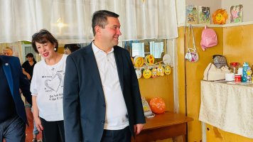 სამტრედიის მერმა ბავშვებსა და პედაგოგებს ახალი სასწავლო წლის დაწყება  მიულოცა