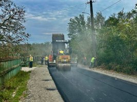 სოფელ დიდ ჯიხაიშში 26- ე ქუჩა და აღნიშნული ქუჩის ჩიხები იგება