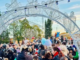 სამტრედიის  მთავარი ნაძვის ხე  საზეიმოდ აინთო