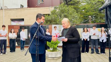 სამტრედიაში 9 აპრილს გმირთა ხსოვნის პატივსაცემად მემორიალი ტიტებით შეიმკო