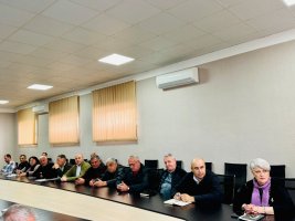 სამუშაო თათბირი მერიის სტრუქტურული ერთეულების ხელმძღვანელებთან და ადმინისტრაციულ ერთეულებში მერის წარმომადგენლებთან