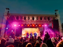 სამტრედიაში საზეიმოდ აინთო ქალაქის მთავარი საახალწლო ნაძვის ხე