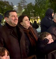 სამტრედიაში საზეიმოდ აინთო ქალაქის მთავარი საახალწლო ნაძვის ხე