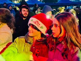 სამტრედიაში საზეიმოდ აინთო ქალაქის მთავარი საახალწლო ნაძვის ხე