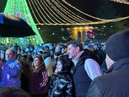 კახა კალაძე სამტრედიაში სოციალურად დაუცველ ოჯახებს საცხოვრებელი სახლები გადასცა