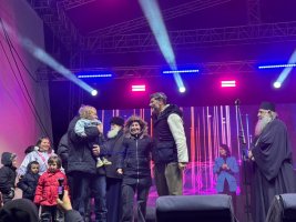 კახა კალაძე სამტრედიაში სოციალურად დაუცველ ოჯახებს საცხოვრებელი სახლები გადასცა