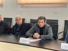 ინფრასტრუქტურული პროექტებისა და სოციალური პროგრამების მიმდინარეობაზე სამუშაო შეხვედრა გაიმართა