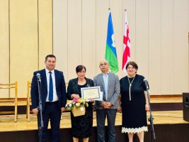 სამტრედიაში ღვაწლმოსილი პედაგოგები დააჯილდოვეს